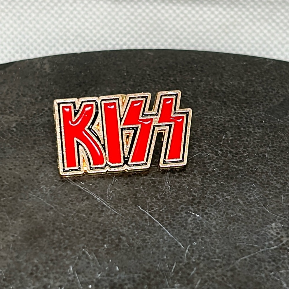 KISS Enamel Metal Brooch Badge Lapel Hat Pin KISS Army Rock n Roll